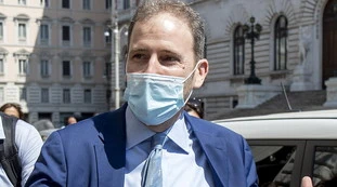 M5S, parlamentari contro Davide Casaleggio: "Fuori la lista degli iscritti a Rousseau". La battaglia si sposta in tribunale?