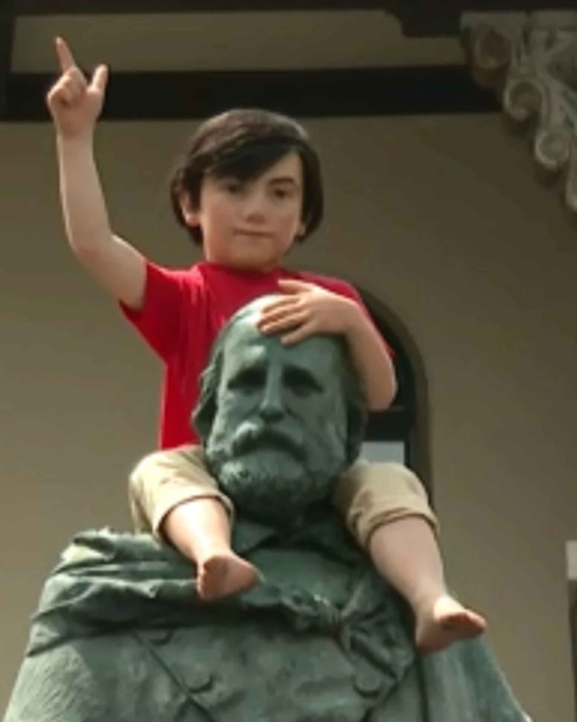 Bergamo, Garibaldi e il bimbo che spara: esplode la polemica