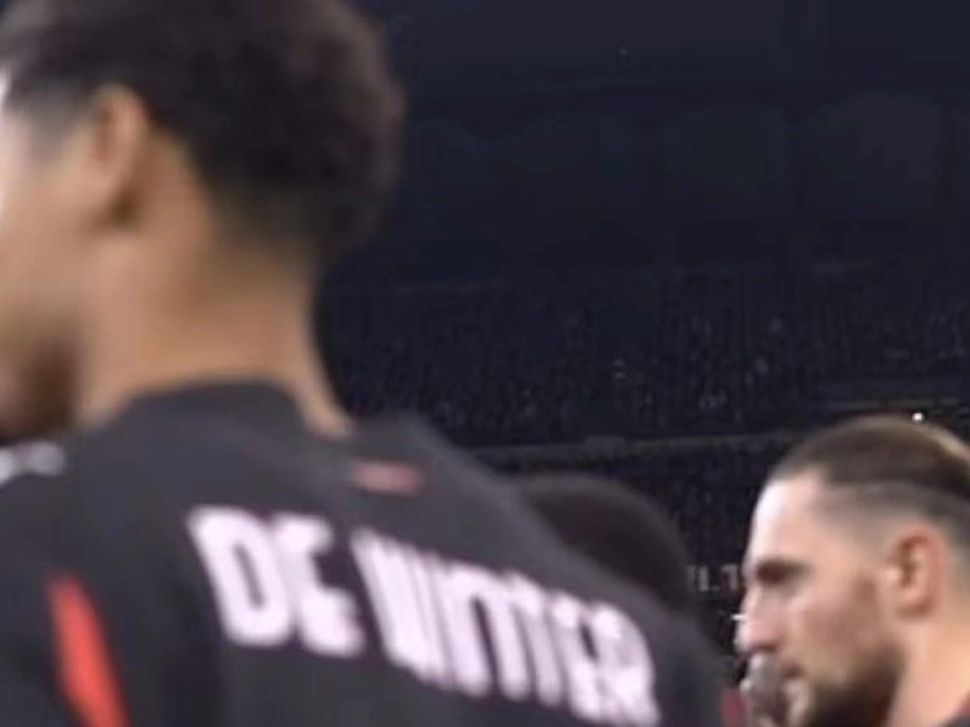 Milan-Lecce, la vergogna nel minuto di silenzio