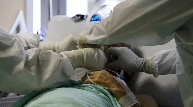 Coronavirus, "fino a trenta volte più letale in chi non è vaccinato": l'allarme dell'Iss