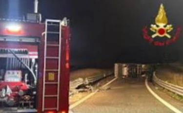 Cerignola, fuga dall'alt e si schianta contro il guard-rail: muore. Uno choc, chi era alla guida