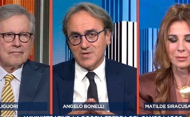 4 di Sera, Angelo Bonelli e la gomitata alla Schlein. "L'errore che abbiamo commesso a Venezia"