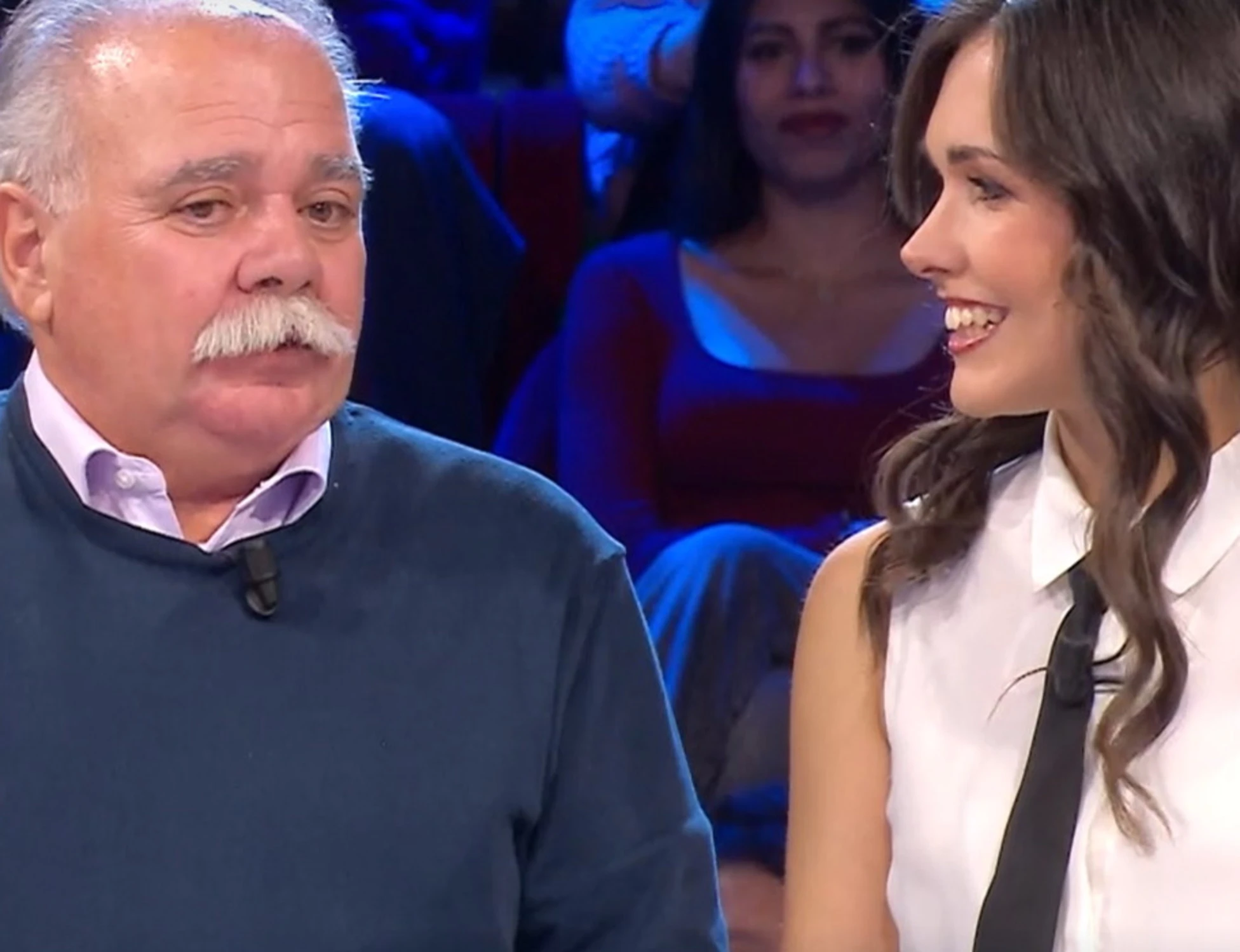 Affari tuoi, caos Angelica: "Compriamo una vocale?"