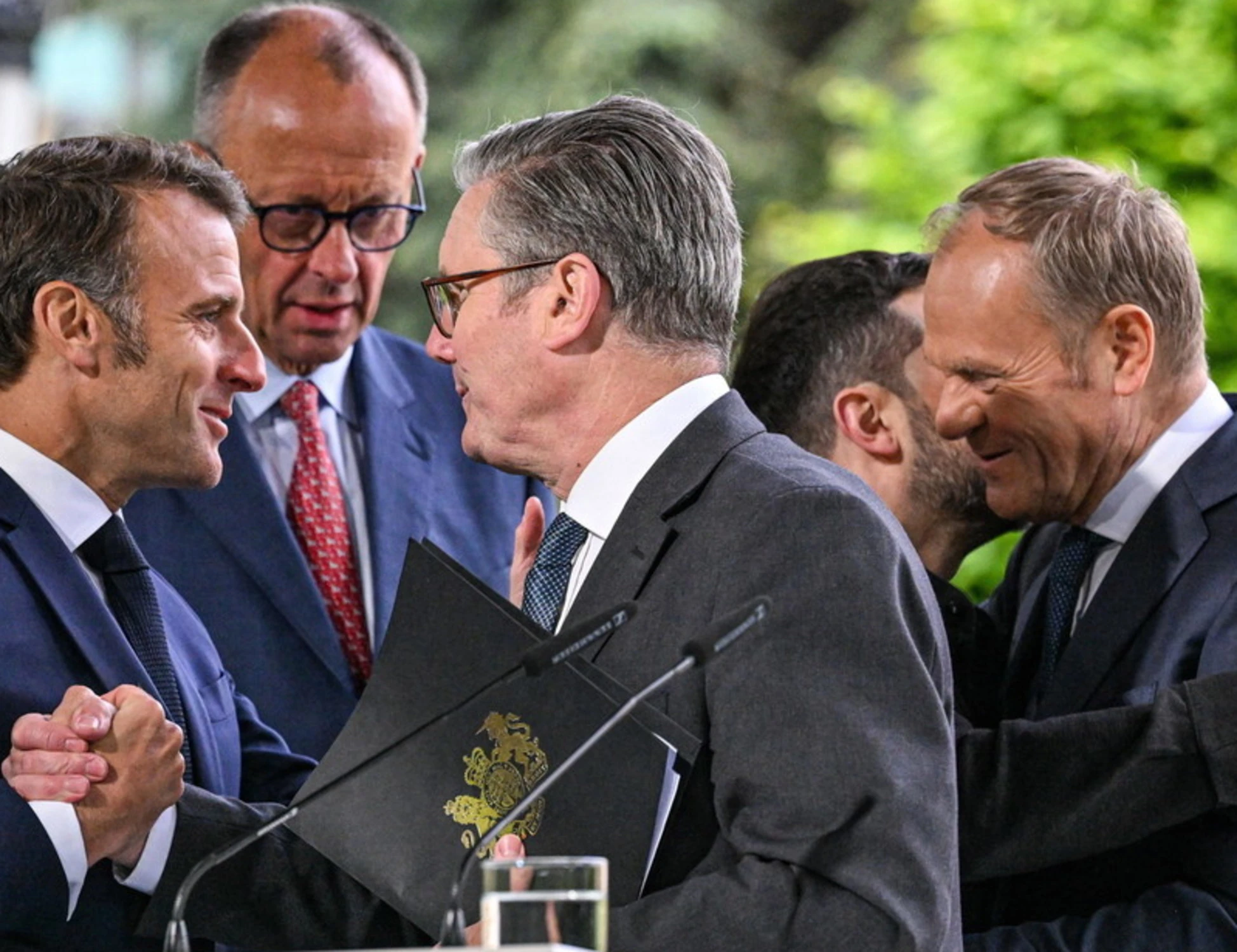 Meloni fa bene a evitare Macron e Merz: volenterosi e senza voti