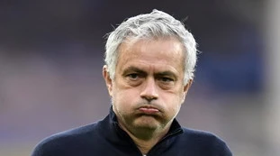 Josè Mourinho accusato da Beth Jisher: "Costringeva le donne ad allenarsi lontane per non sentirle"