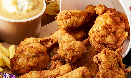 Kfc, come riesce a mangiare gratis per un anno: finisce in manette