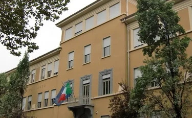 Torino, choc fuori dalla scuola: il prof rosso aggredisce i militanti di Gioventù nazionale