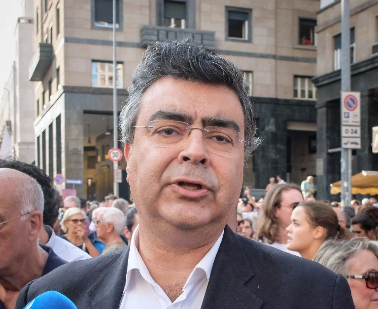 Scontro tra Giorgia Meloni ed Emanuele Fiano per il manifesto di Atreju sul Ventennio
