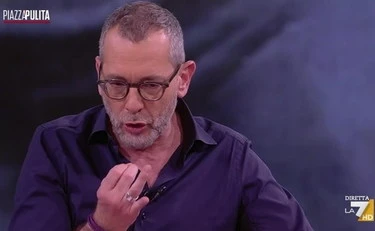 Corrado Formigli insulta i colleghi del Tg1: "Che mestiere fate? E poi ridiamo dei tg iraniani"