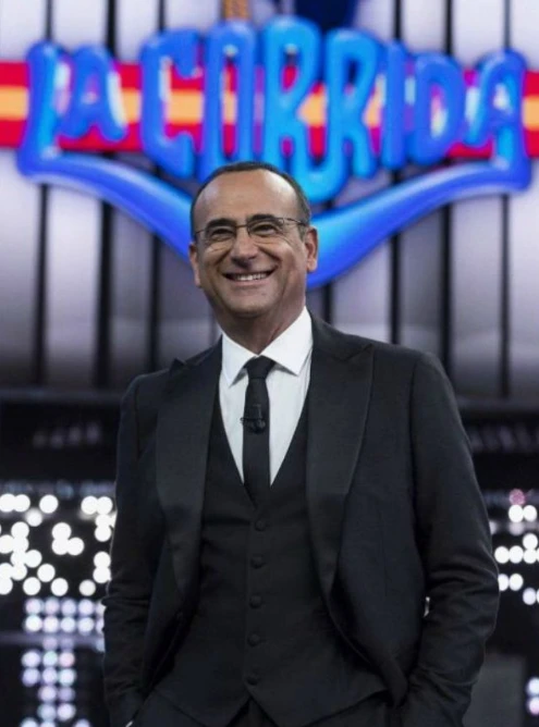 Carlo Conti anticipa La Corrida, la Rai dichiara guerra a Paolo Bonolis e Mediaset