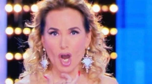Barbara D'Urso, uno sfogo durissimo: "Vandali, non siamo questa roba". La foto-scandalo che la scatena