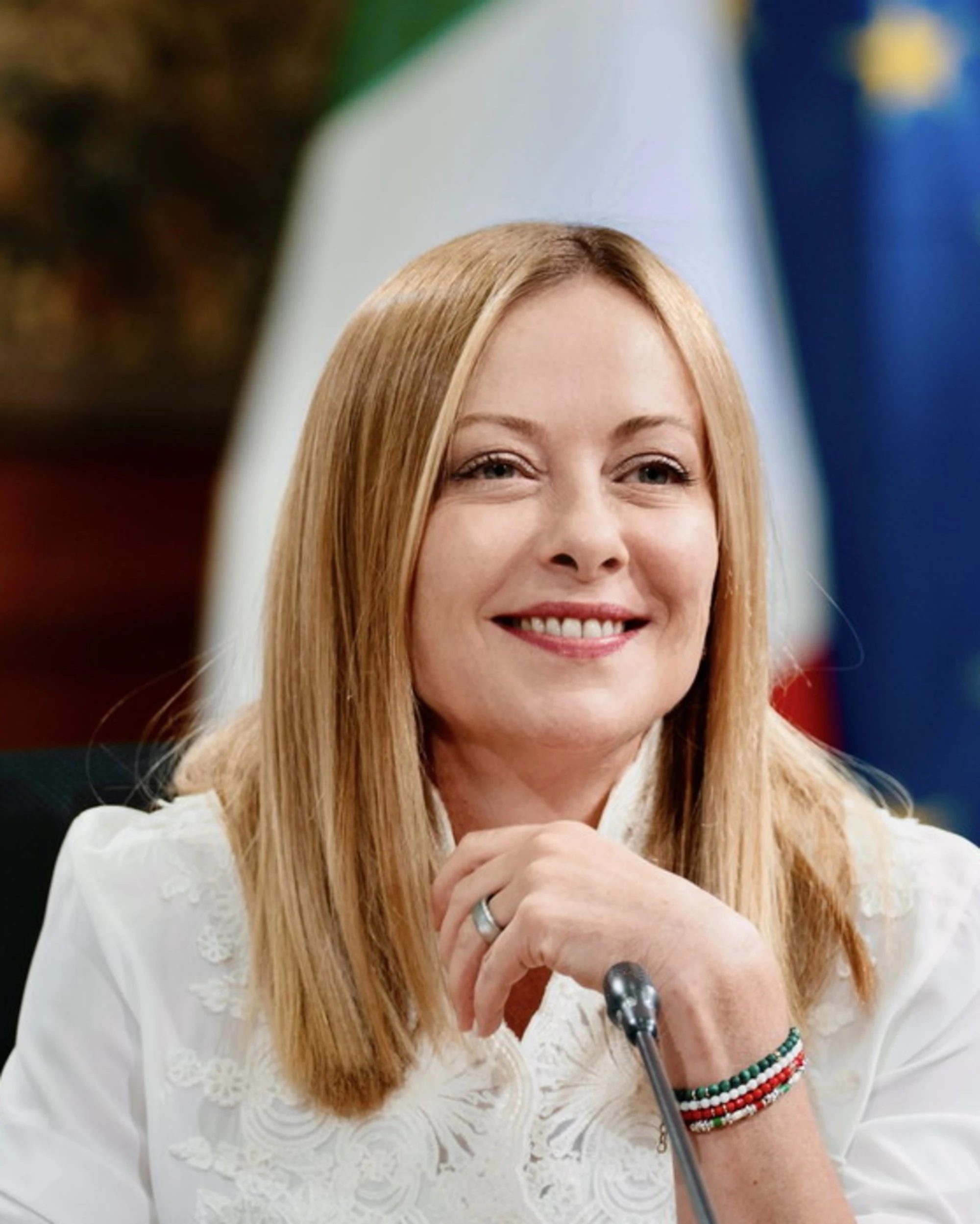 Meloni, l'elogio del Telegraph: "L'Italia è più ricca della Gran Bretagna laburista"