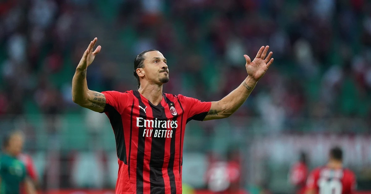 Zlatan Ibrahimovic, in gol dopo 6 minuti contro la Lazo. A fine partita, la foto drammatica: com'è ridotto il suo ginocchio