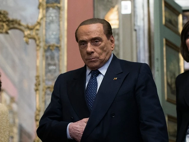 "Il governo? Ho un'idea...". Berlusconi, l'ultima speranza per non farsi fregare dal M5s