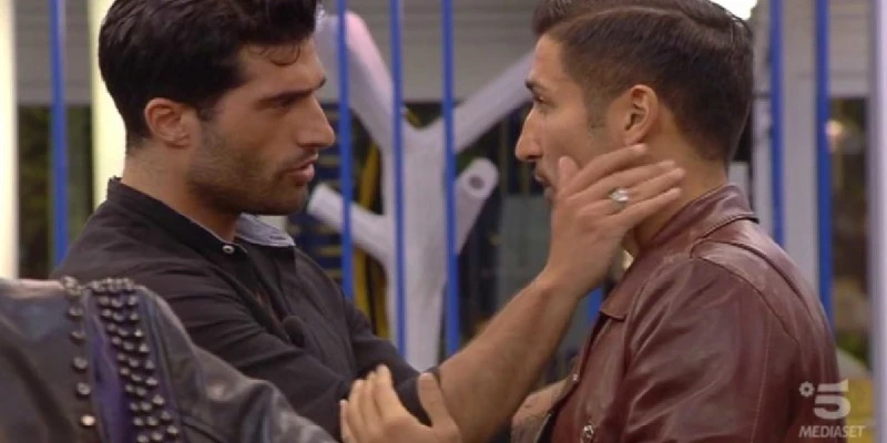 Grande Fratello, Michael Terlizzi e la voce sulla relazione gay con Gianmarco Onestini: "Aumentata l'intesa"