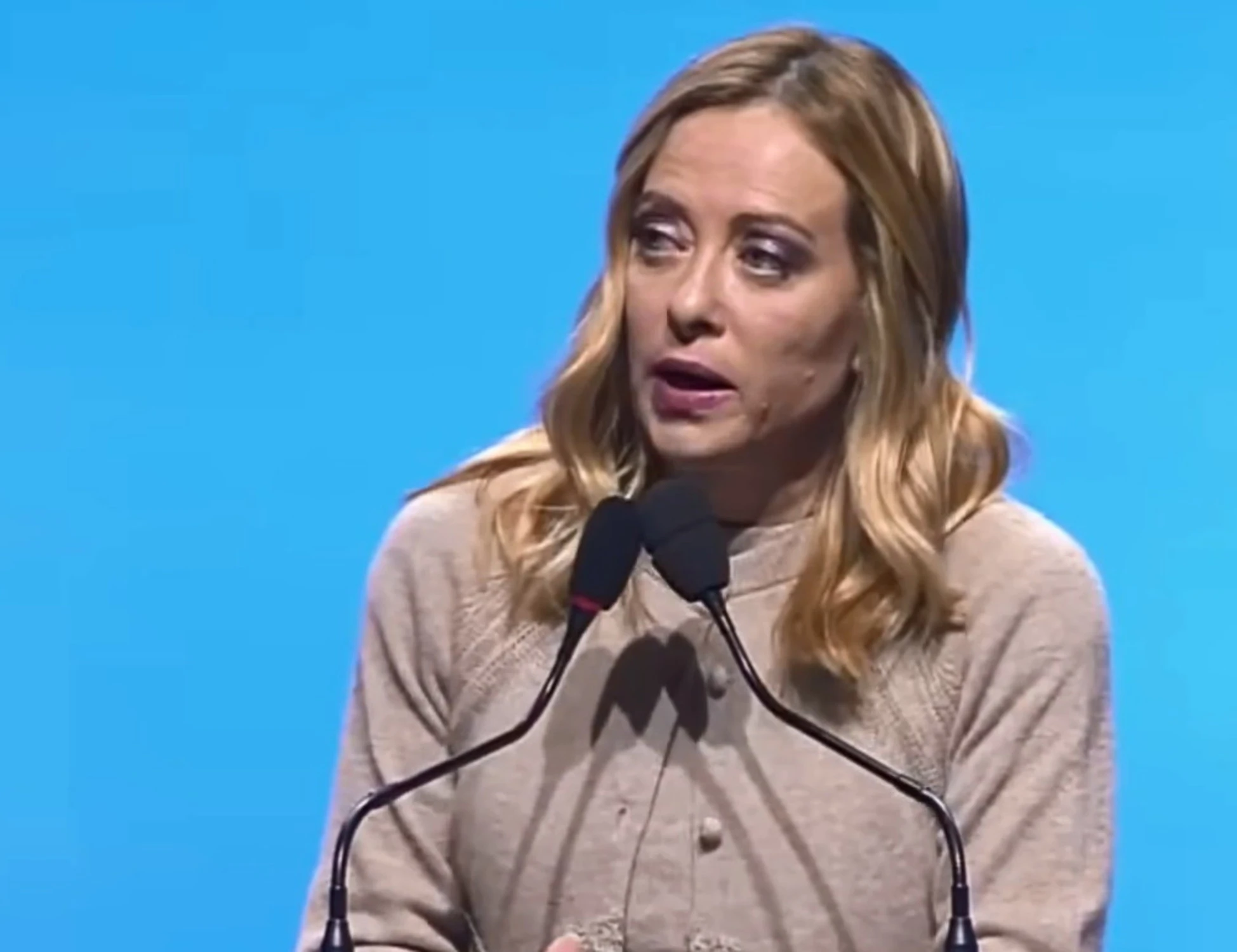 Meloni, "soldi buttati dalla finestra, cosa dicevano di noi": sinistra e Conte azzerati