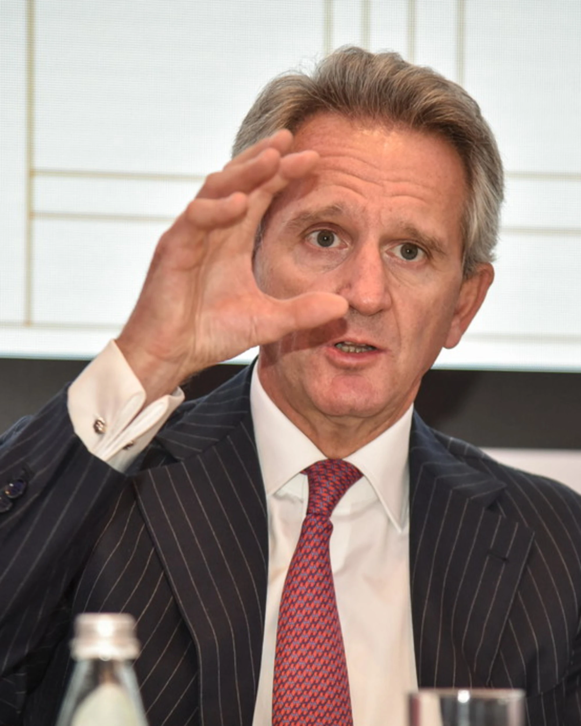 Mediobanca strapazza Generali per resistere alla scalata di Mps