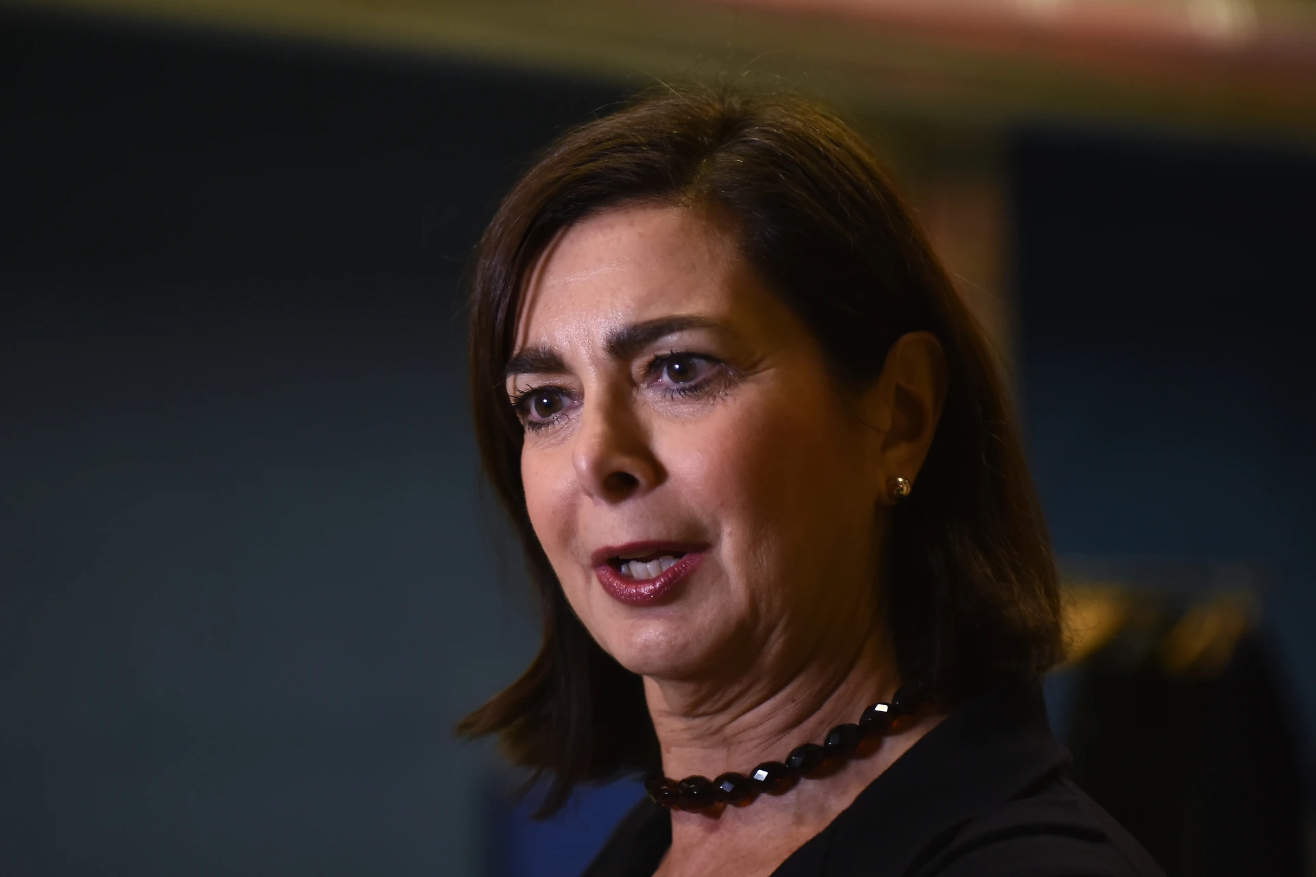 Virginia Raggi, il gelo di Luigi Di Maio e del Movimento 5 stelle: "Sui rom sembra Laura Boldrini"