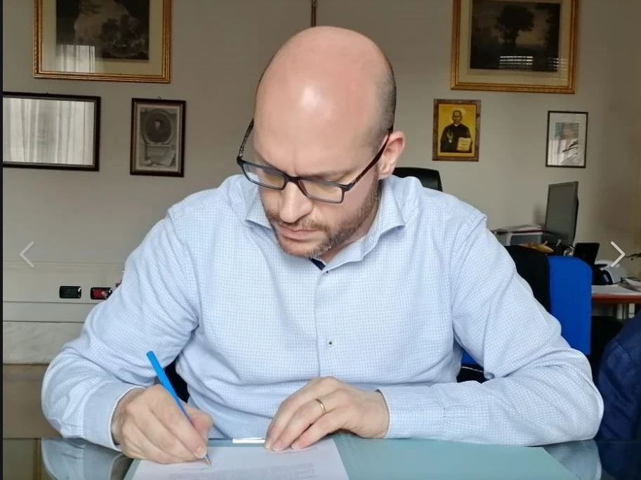 Lavoro, il ministro FOntana firma il decreto: più fondi per l'occupazione a persone con disabilità