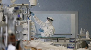 Coronavirus, bollettino 6 agosto: balzo negli ingressi in terapia intensiva, altri 24 morti
