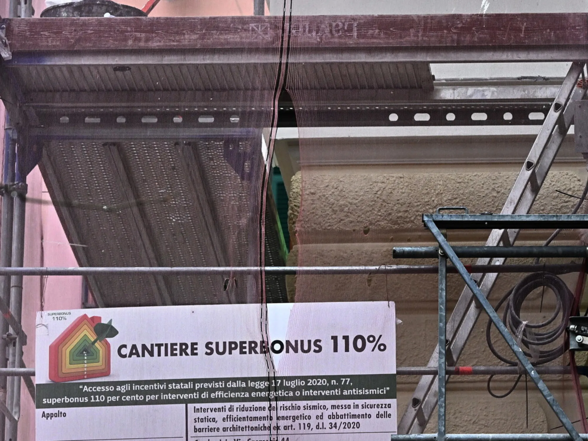 Leggi l'articolo: Superbonus, maxi-truffa a Novara: come intascano milioni