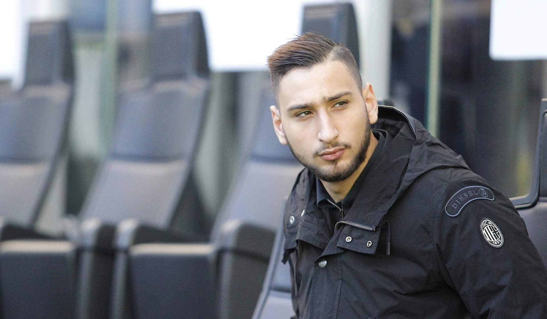 Gigio Donnarumma, il Milan ha scelto: si può vendere e subito. Così Mino Raiola ha "plagiato" il portiere