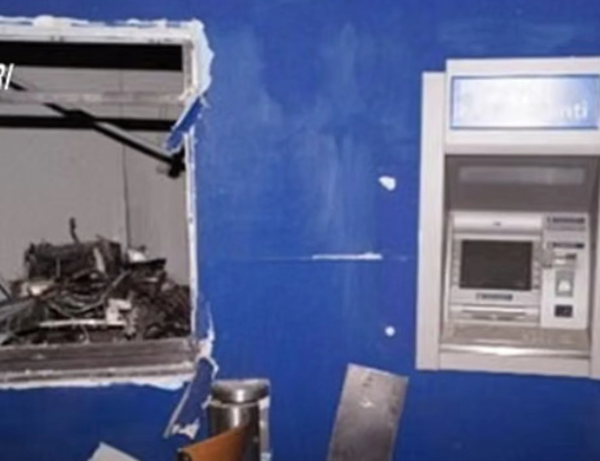 Bancomat, la tattica della "marmotta esplosiva": come sventrano e svuotano gli sportelli