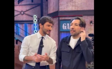 Affari tuoi, il fuoronda tra De Martino e Herbert Ballerina: "Non è una cosa bella"