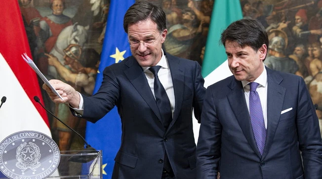 Giuseppe Conte, la telefonata a Mark Rutte per salvare il governo e posticipare lo spettro del Mes