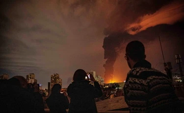 Iran: "Effetti sul mondo intero". I missili causano un incendio nel maggior complesso per il gas del Qatar