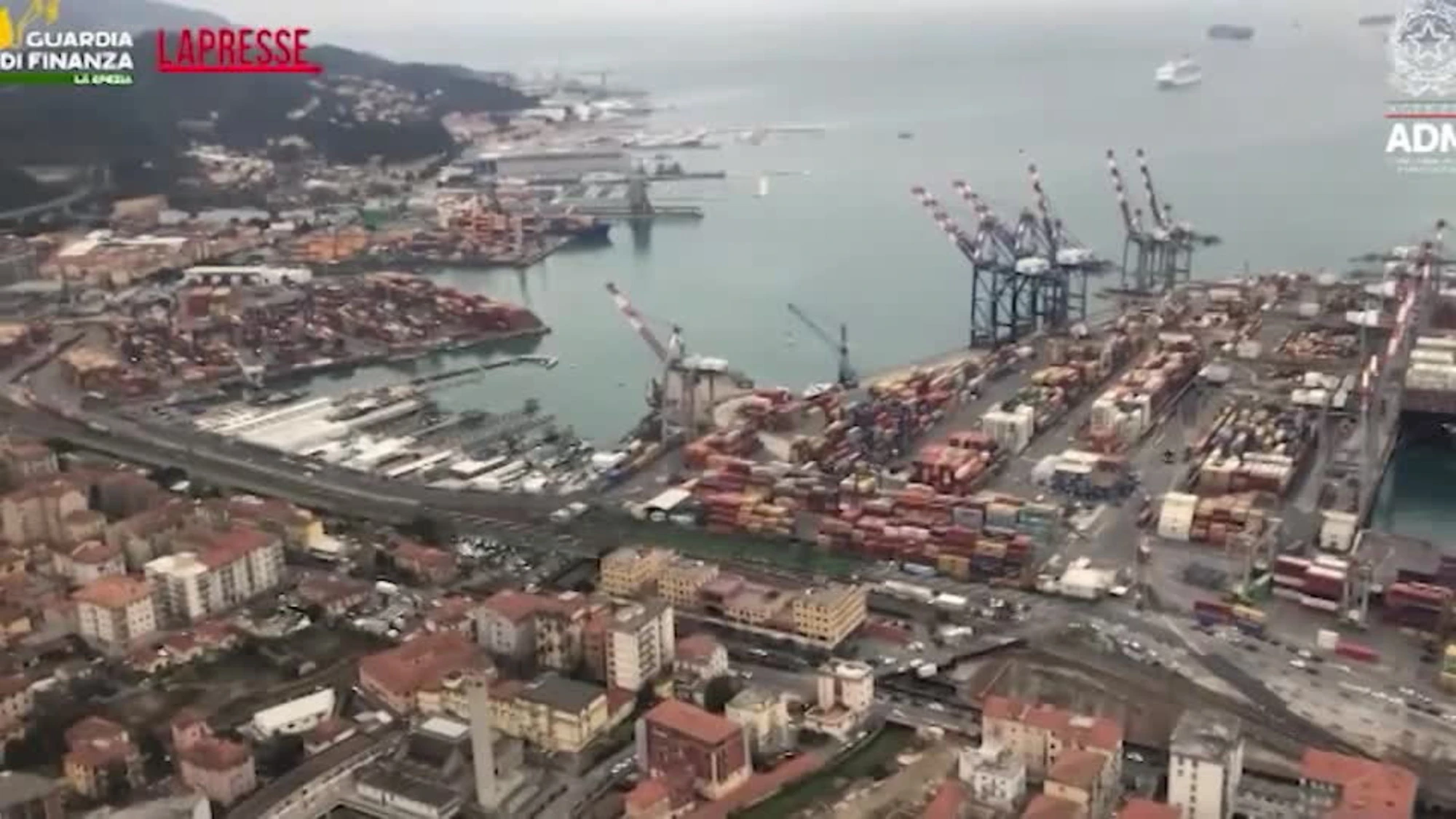 Droga, scoperti 65 kg di cocaina nascosti in un container del porto