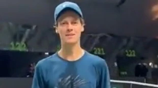 Jannik Sinner, fenomeno totale: colpo pazzesco sul campo da tennis, roba mai vista