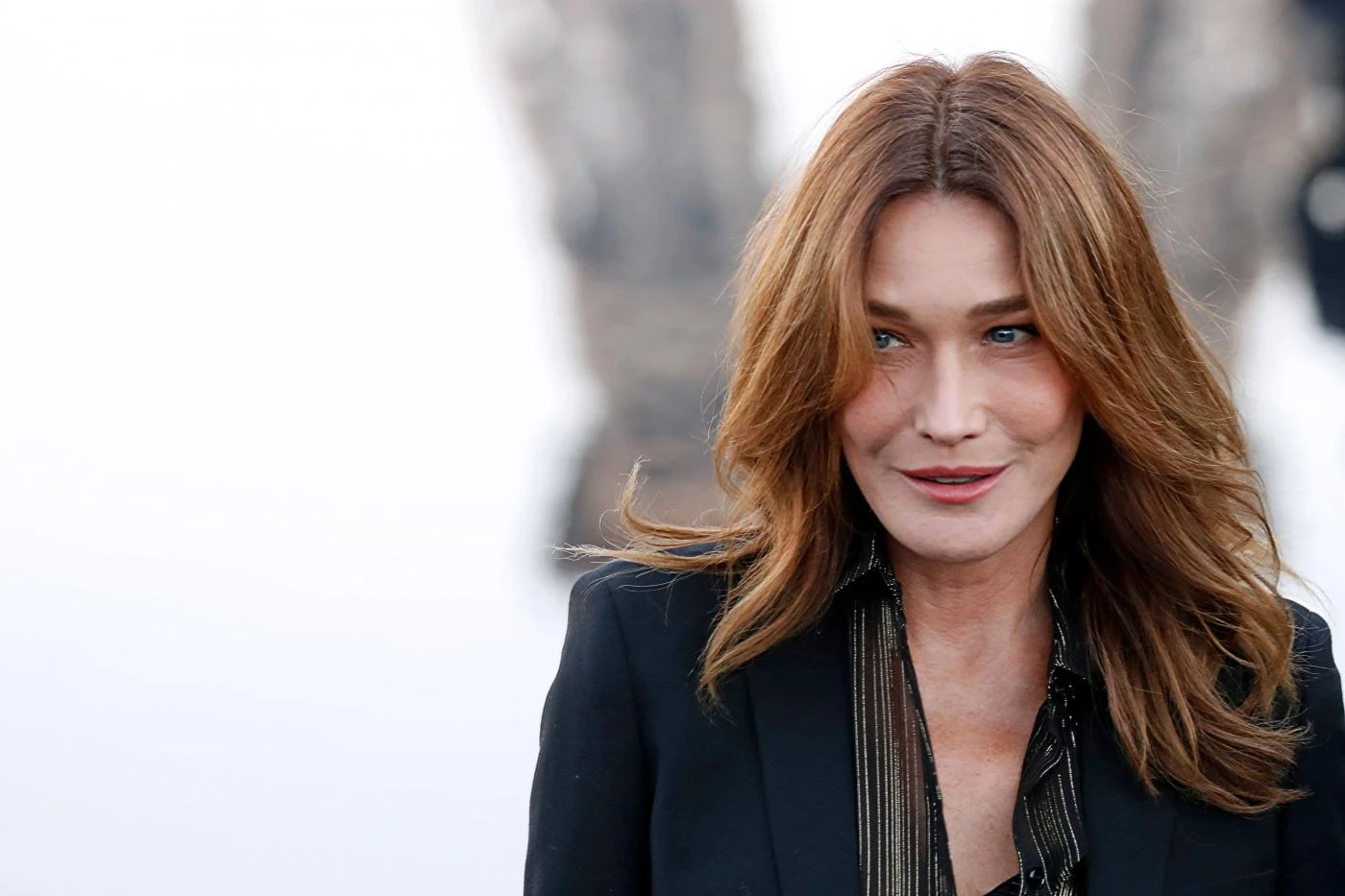 Cesare Battisti, il vergognoso silenzio di Carla Bruni dopo la cattura del terrorista