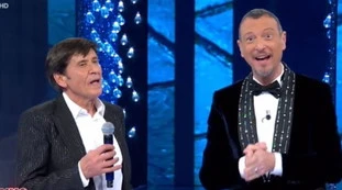 L'anno che verrà, "che succede?". Amadeus sconcertato, Gianni Morandi sparisce dal palco durante la diretta