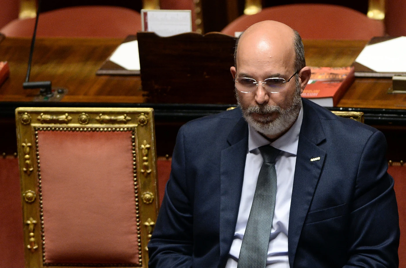 Vito Crimi, Alessandro Giuli: rappresenta l'elettore medio del M5s e seppellirà il Movimento