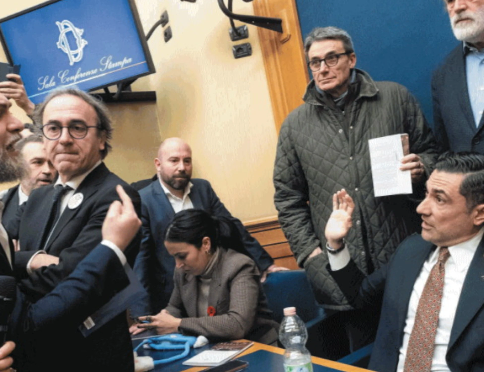 Se i maranza rossi bloccano l'evento sulla remigrazione