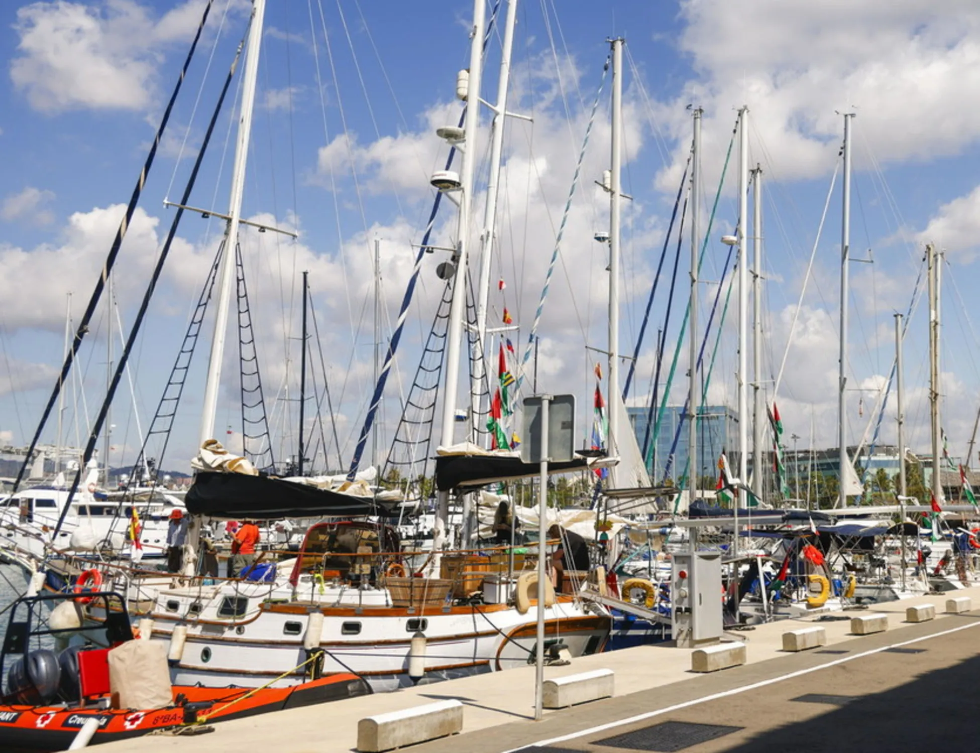 Leggi l'articolo: Flotilla, le comiche: a bordo la Cgil e Ilaria Salis "fugge" prima