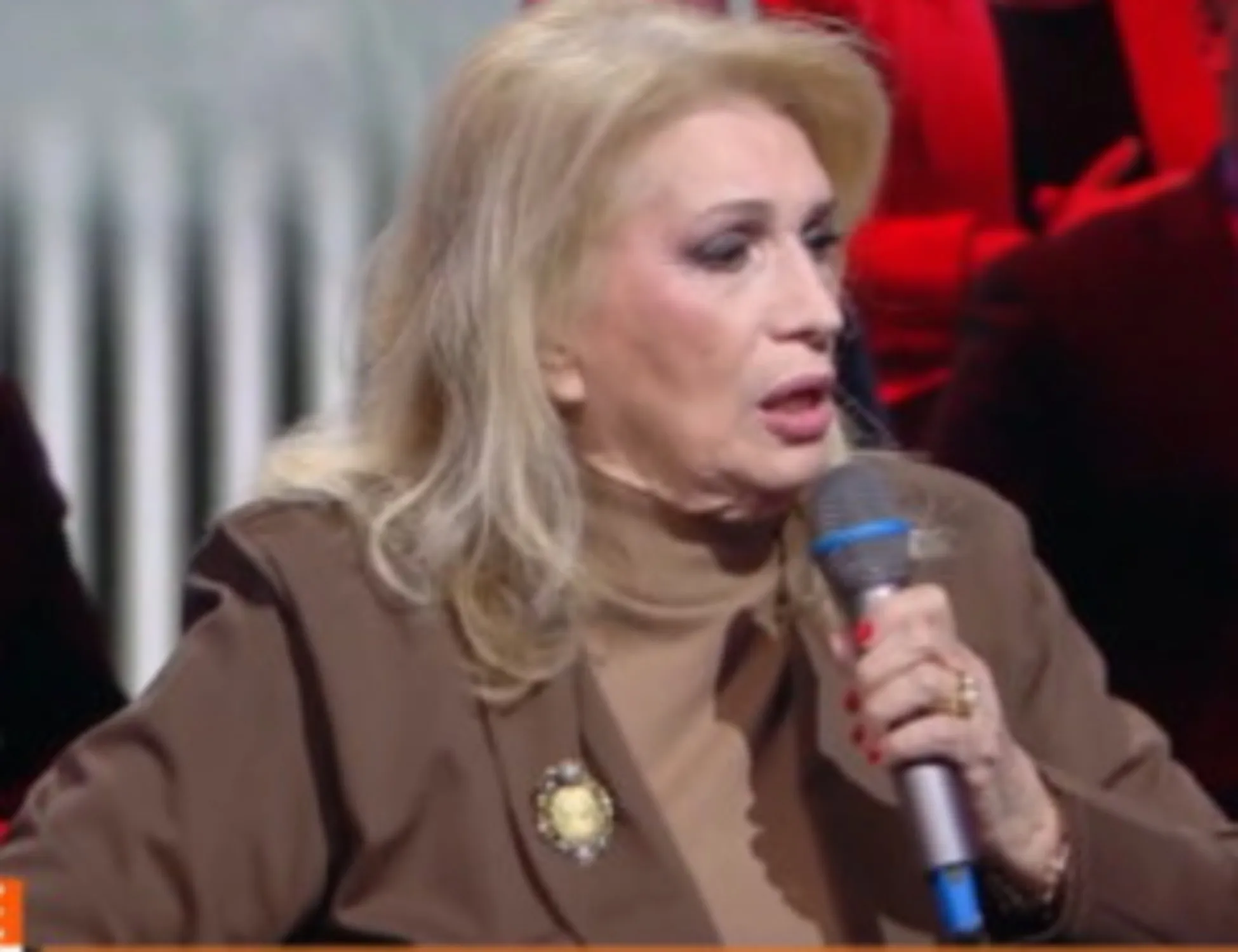 Leggi l'articolo: "Delinquente, non ha senso". Iva asfalta il maranza <span style="color: rgb(153, 0, 0);">Video</span>