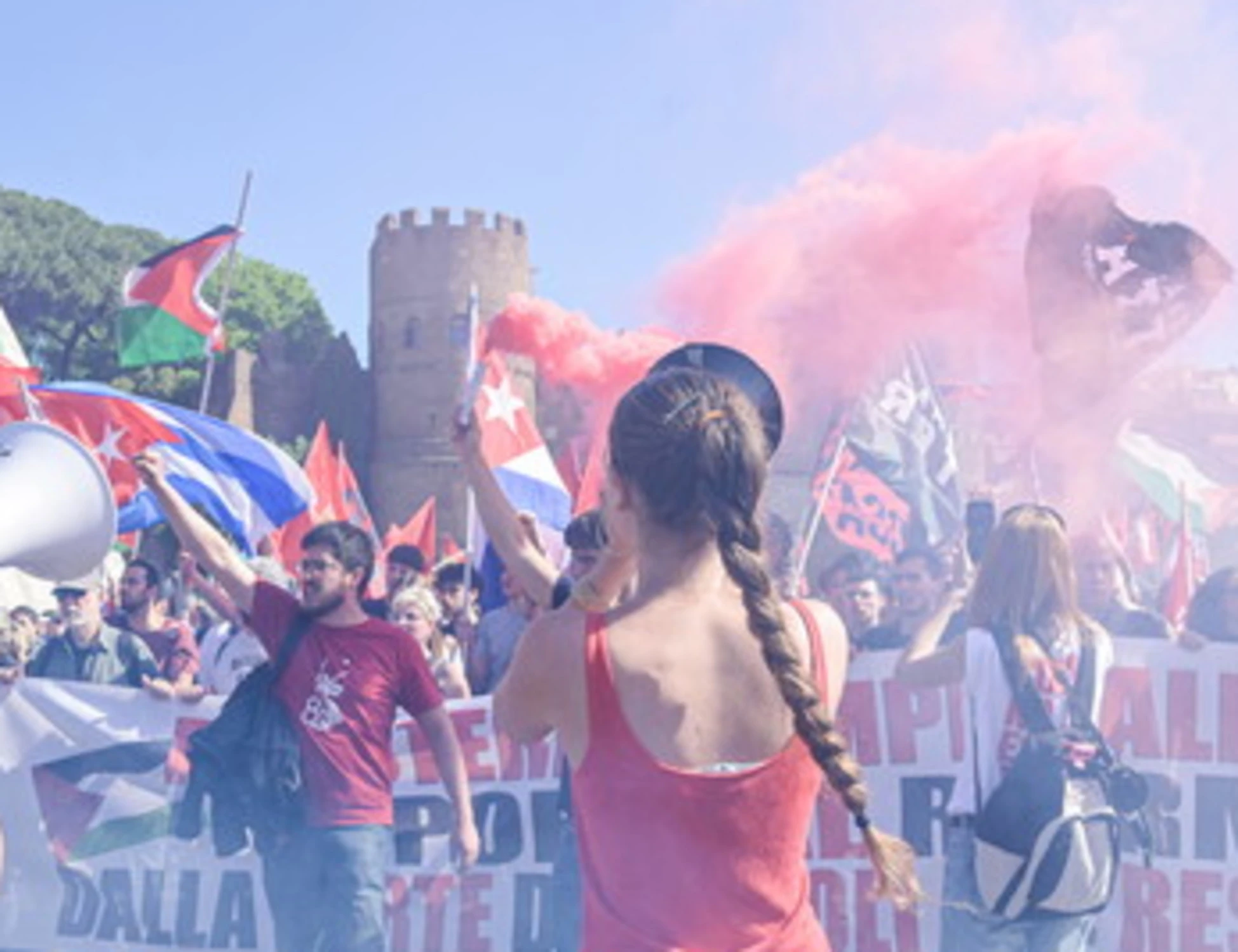 25 aprile, "saponette mancate", blitz e bandiere strappate: trionfa l'odio pro Pal