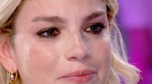 Emma Marrone scatenata: "Mer*** della società, sfigato", chi distrugge