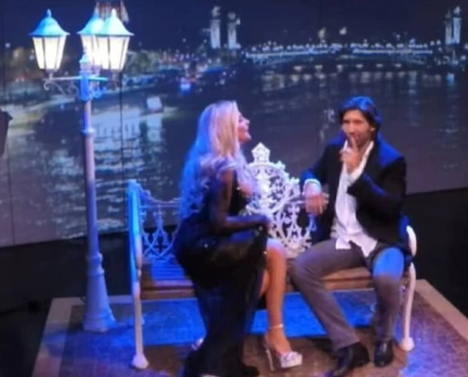 Grande Fratello Vip, Francesca Cipriani prova a baciare in bocca Walter Nudo: lui la umilia in diretta