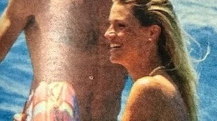 Michelle Hunziker, esercizi in barca: "Apri e chiudi per gluitei d'acciaio", ginnastica vietata ai minori