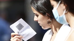 Green pass, "ecco quando va abolito": Andrea Crisanti scende in campo, la sua proposta-choc