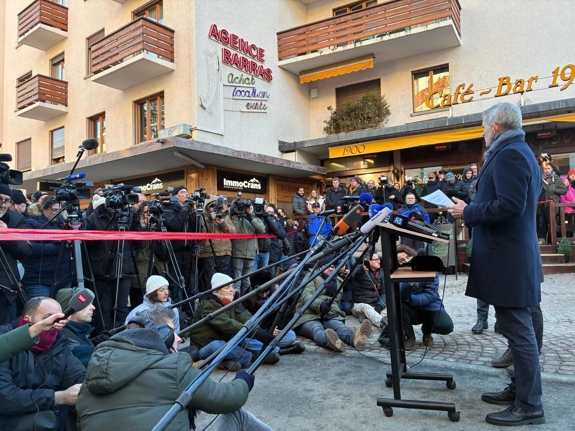 Crans-Montana, gli svizzeri fanno pure gli offesi: attacco all'Italia