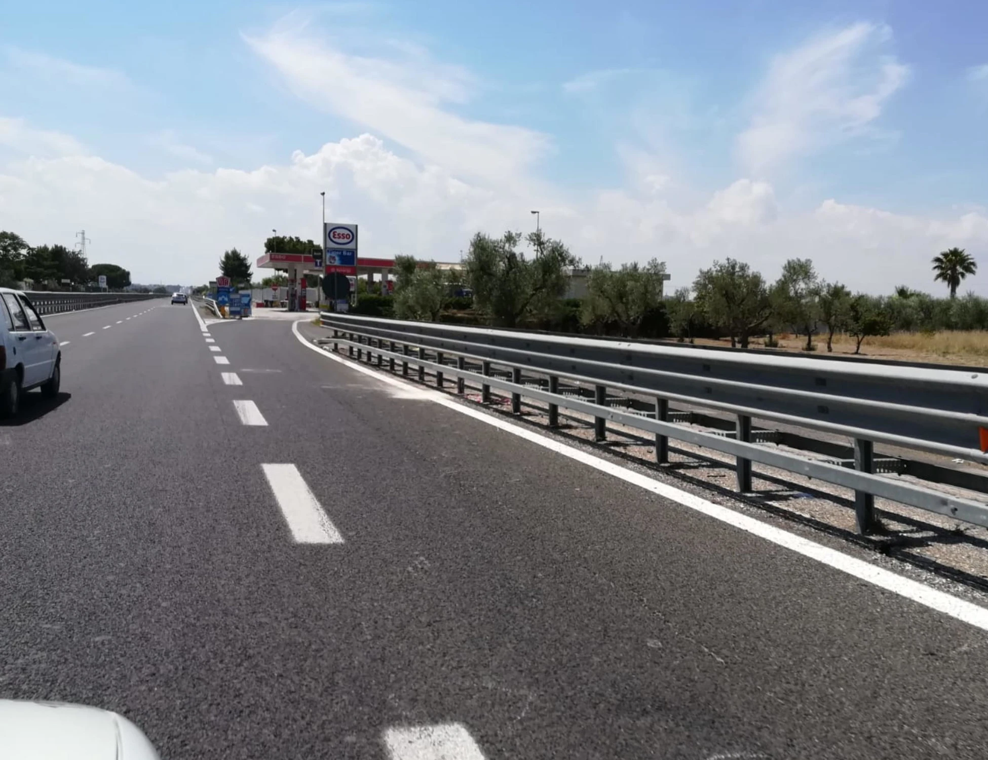 Bari, auto travolge i ciclisti: tre morti sulla Sp231