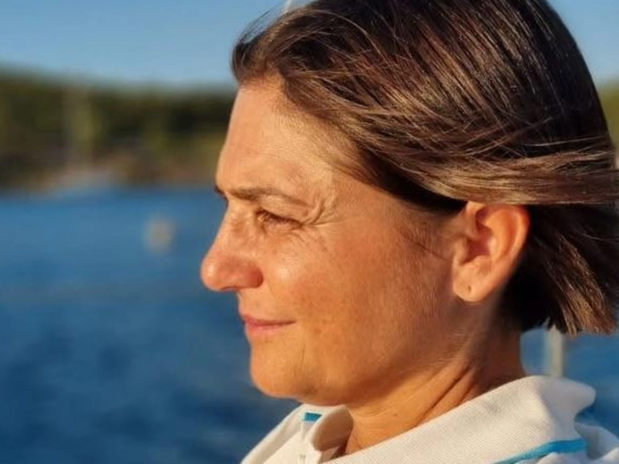 Debora Serracchiani sconcertante: "Meloni dovrebbe uscire di più", viene travolta