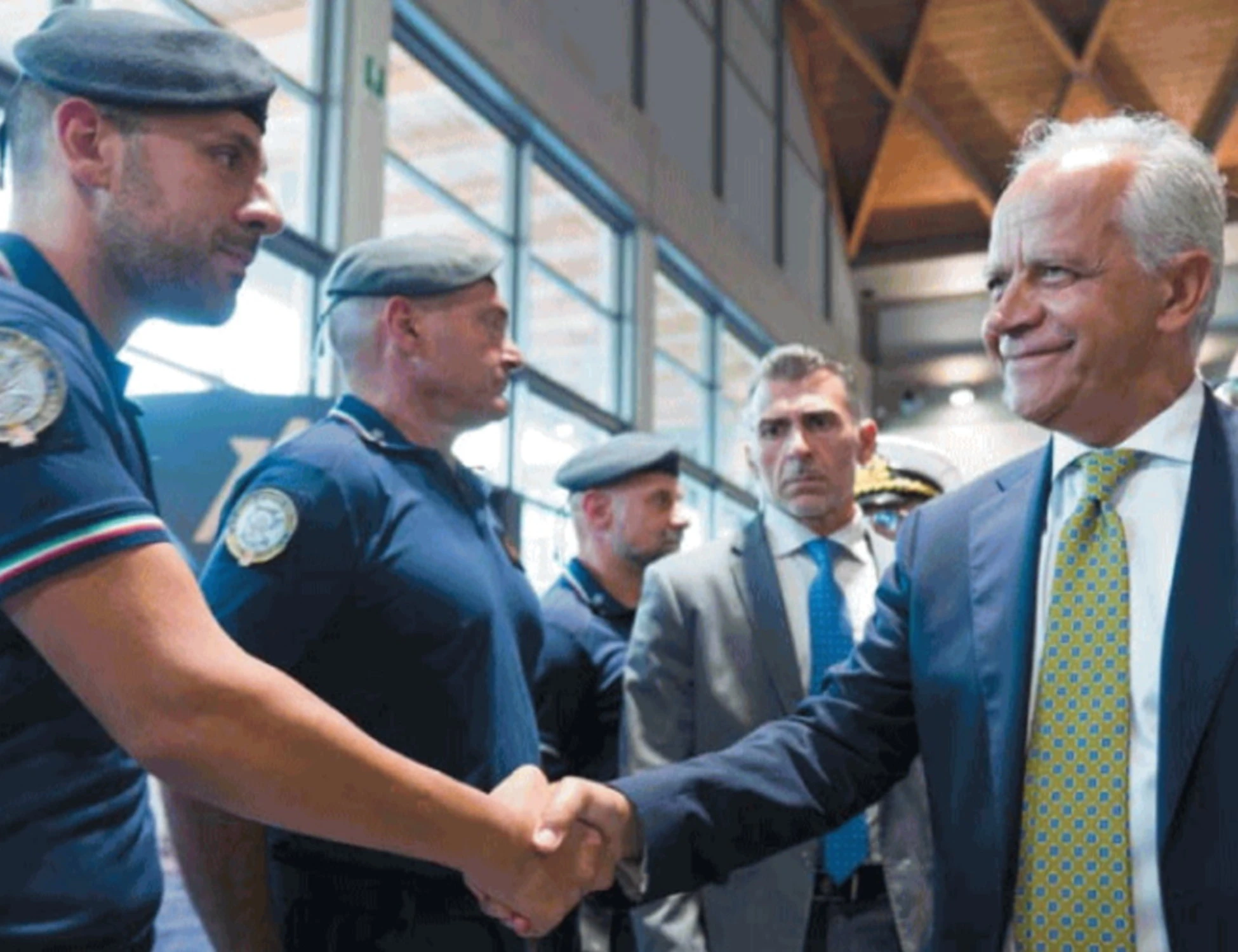 Piantedosi e le minacce a Libero: "Indagini per trovare i colpevoli"