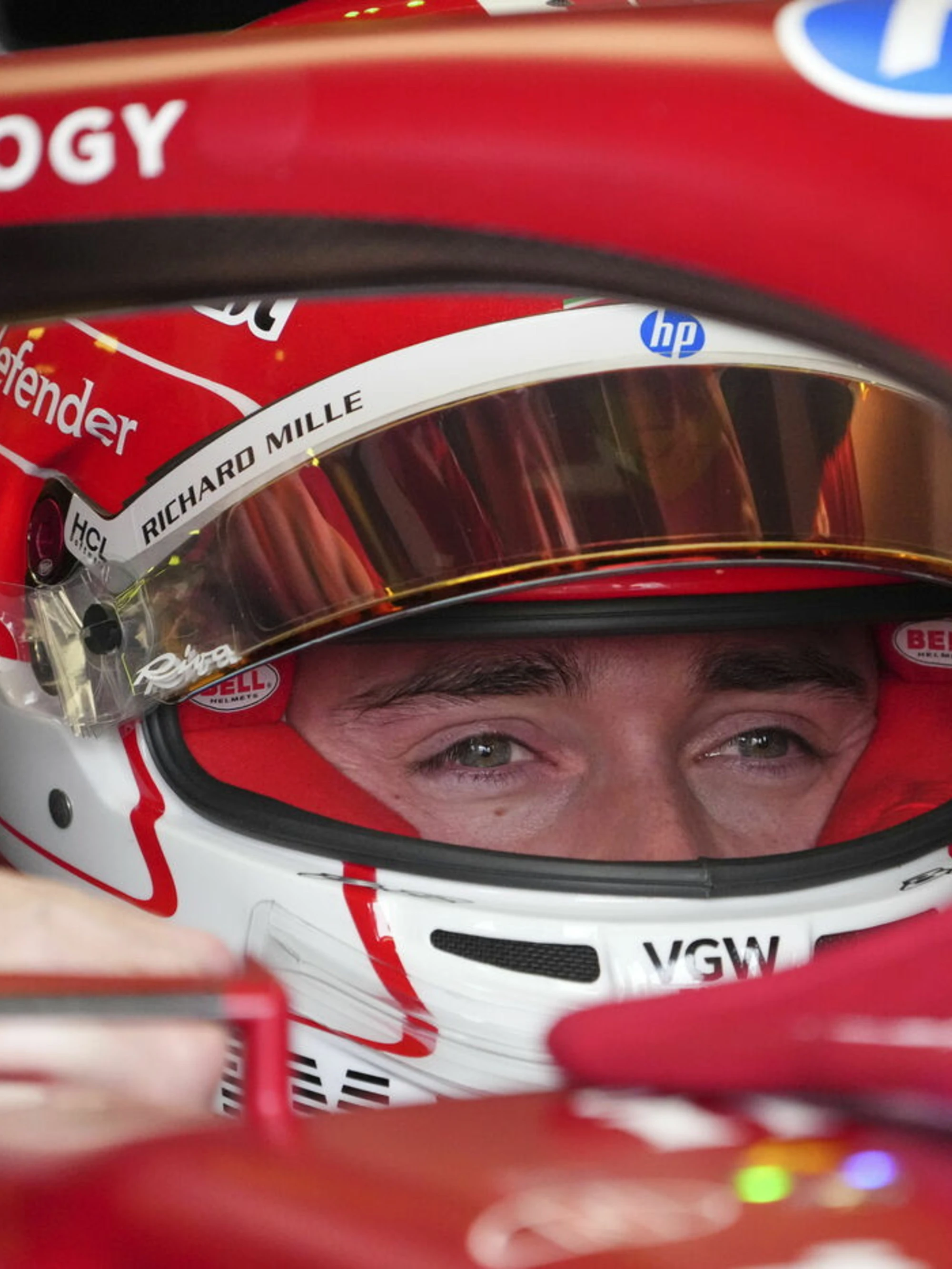 Ferrari allo sbando, "sarà acqua...": sconcertante risposta a Leclerc in team-radio, la rabbia del pilota