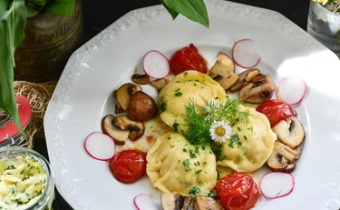 Cansano, mangiano ravioli con funghi porcini e finiscono in ospedale
