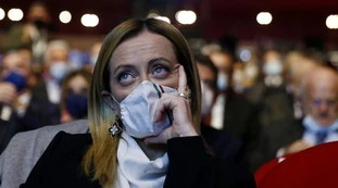L'Unione europea "vieta" il Buon Natale, Giorgia Meloni sfida Ursula: "Ci pensiamo noi"